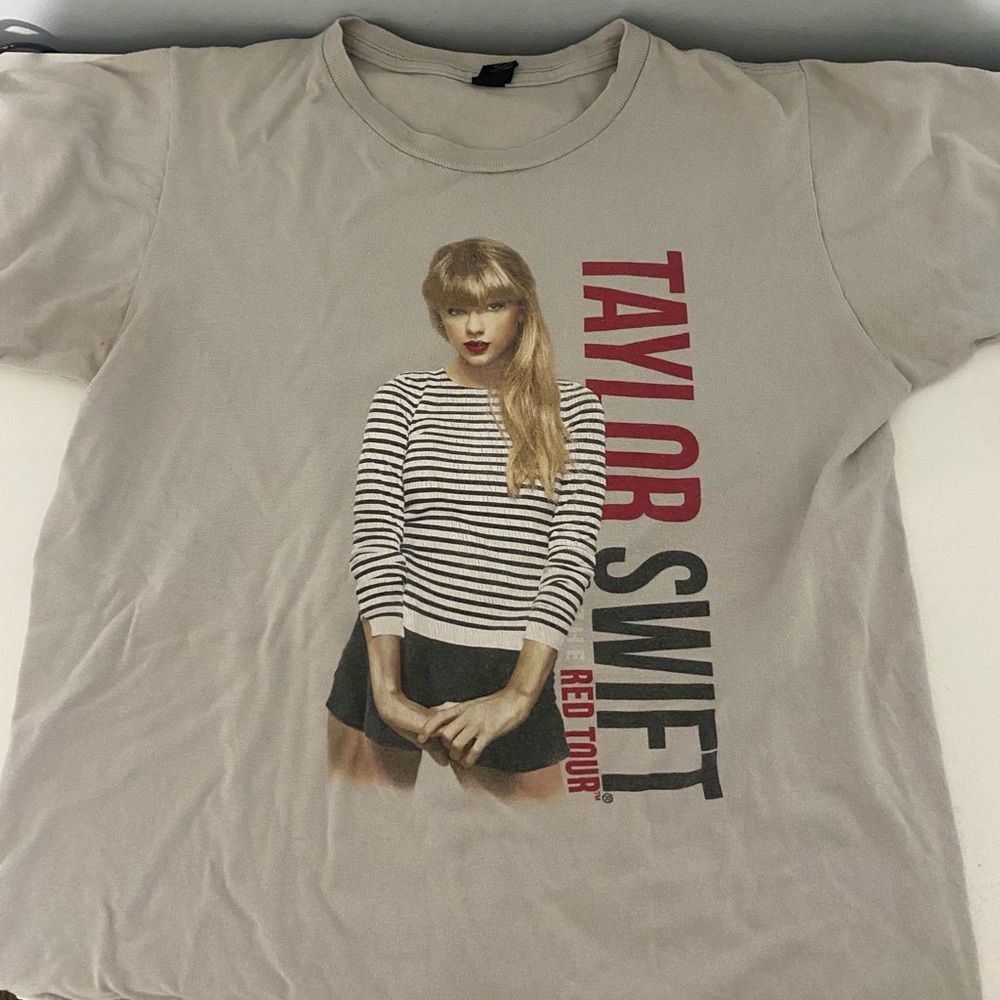 Taylor Swift vintage Red Tour Tshirt
